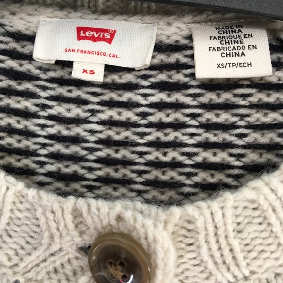 Levi’s Button up Sweater - Picture 4 of 5